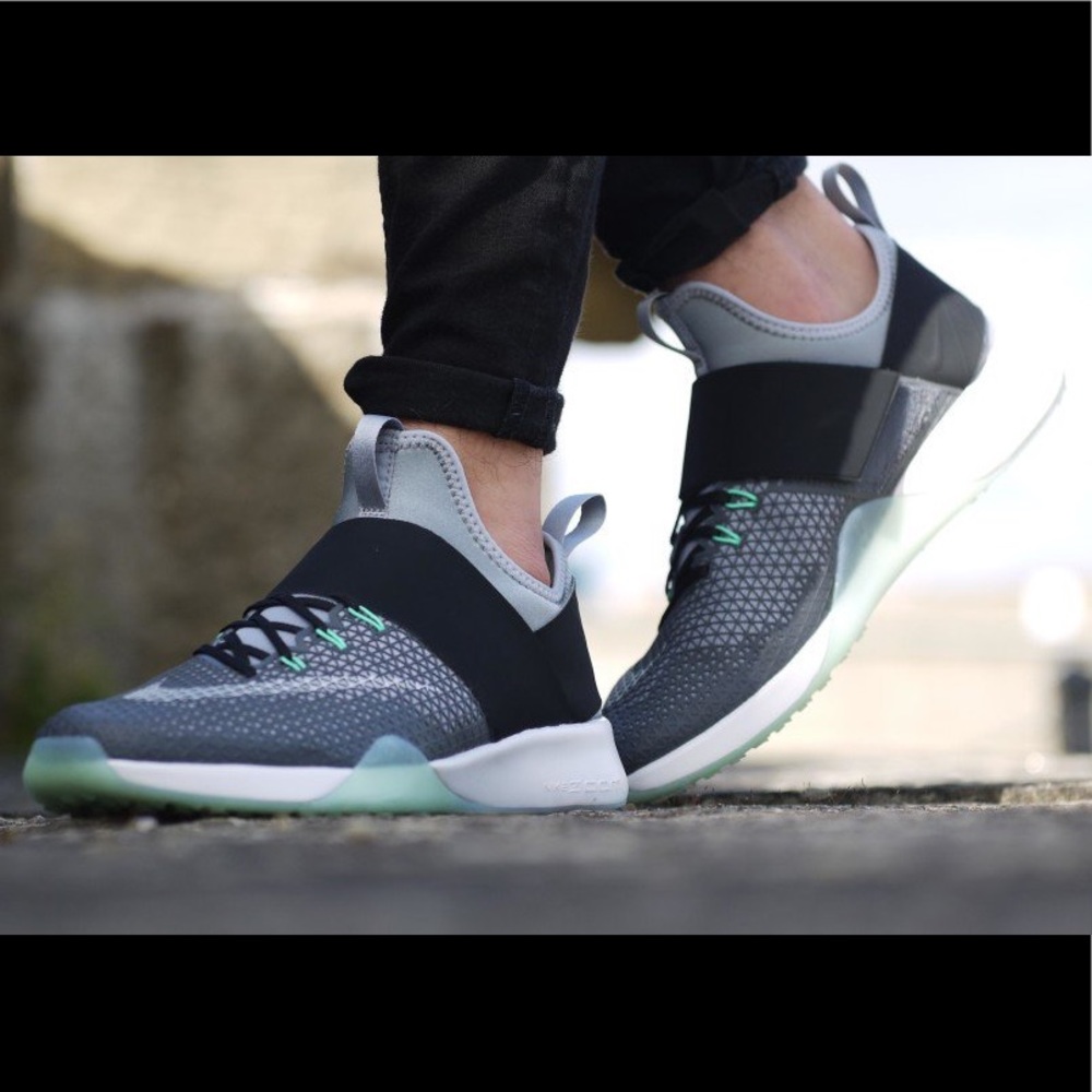 Nike air zoom strong